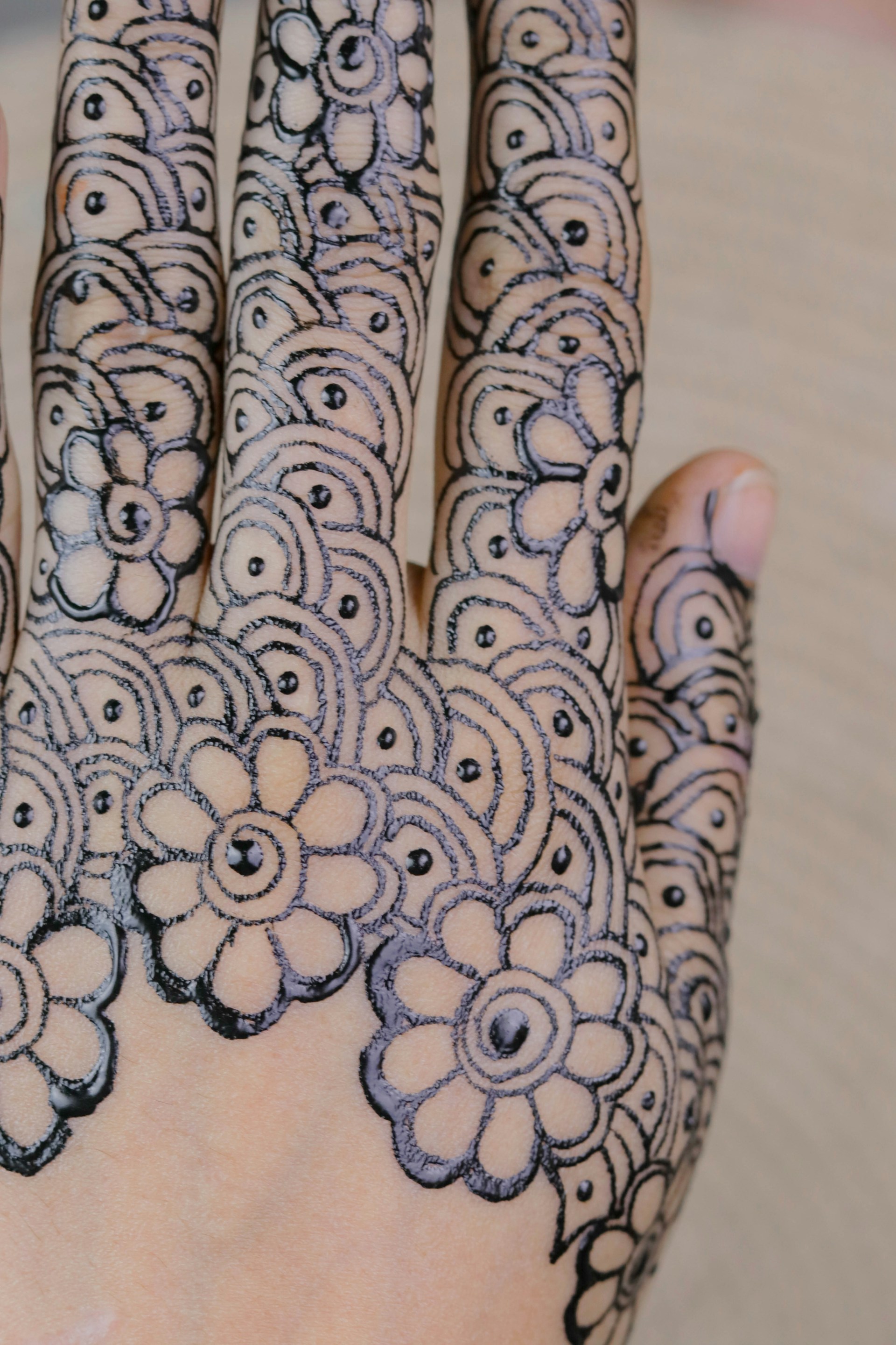 Détail arabesque henné